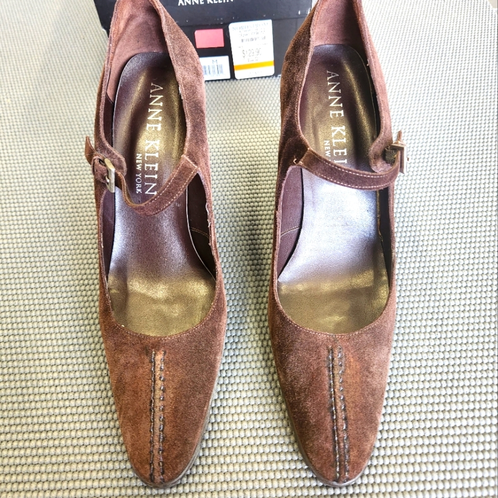 Anne Klein Pixie heels in brown